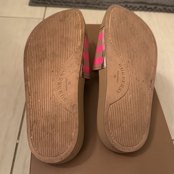Women’s Pink Burberry Slides - Picture 5 of 5